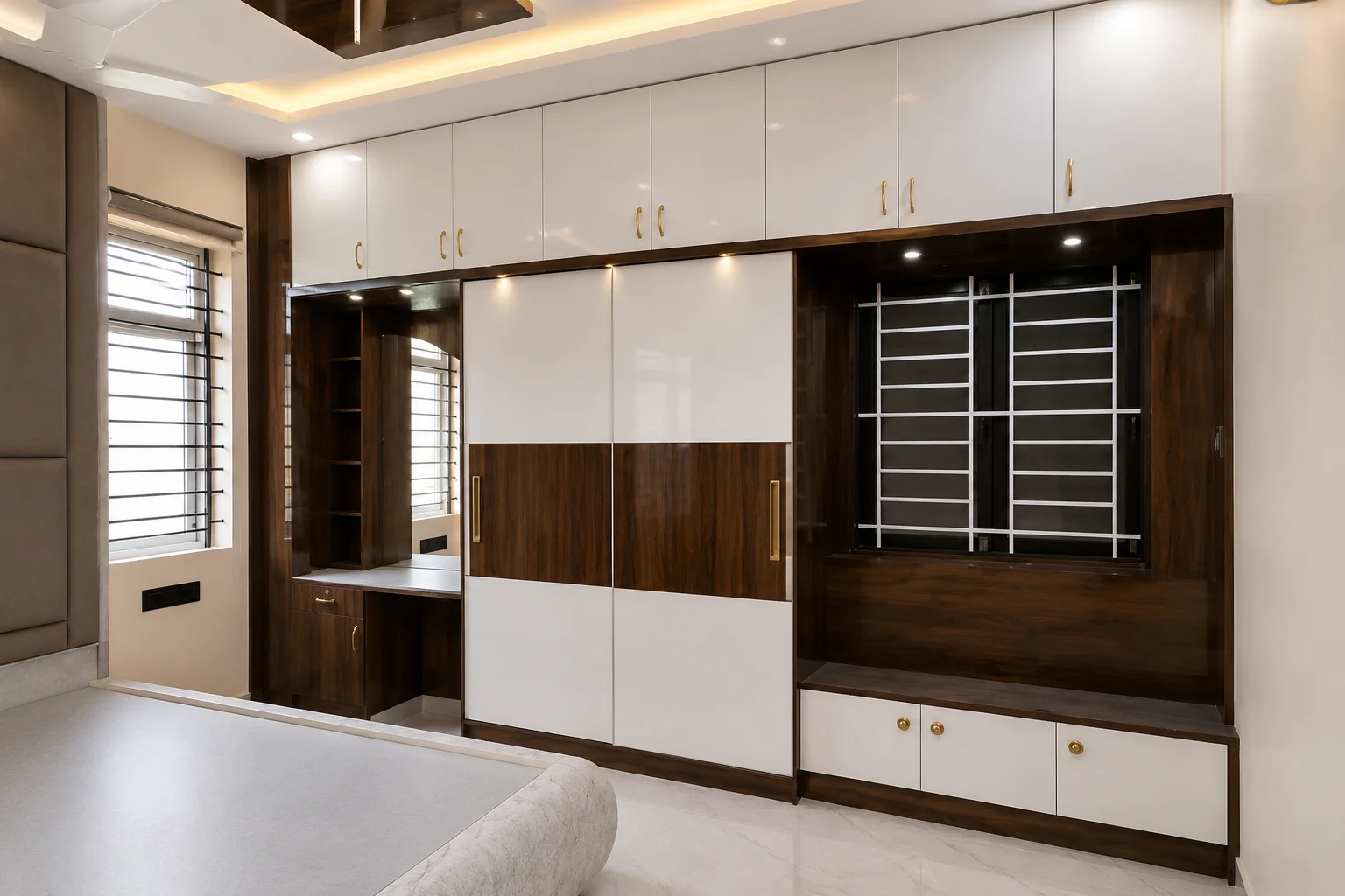 Wardrobes & Cupboards​